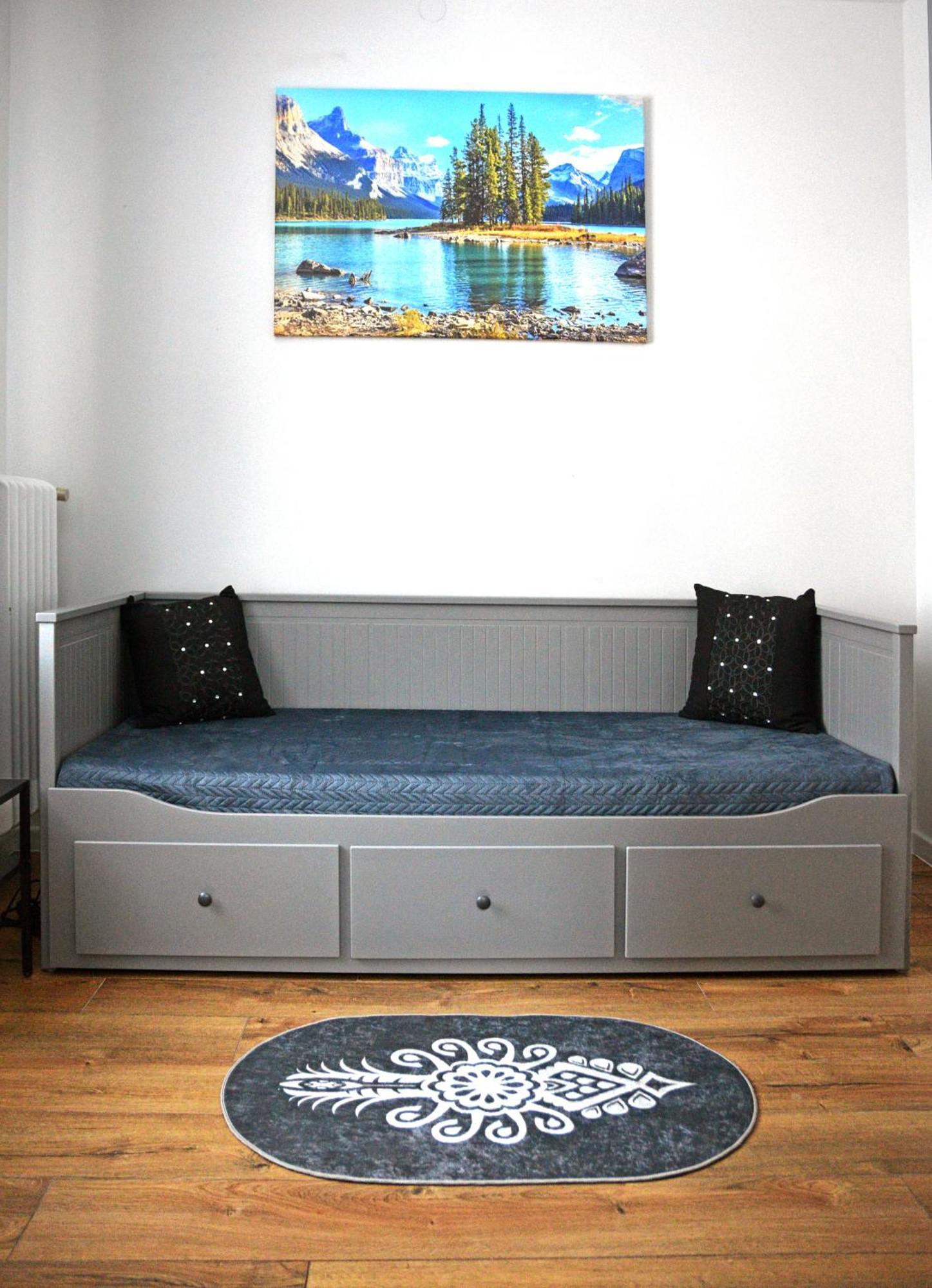Small Double Room,1641955982:JPEG